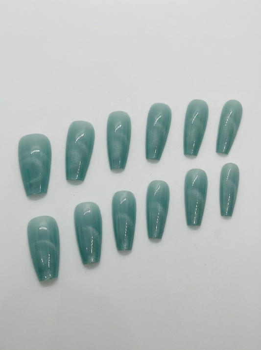 Aurora Magnetic Press-On Nails With Application Kit