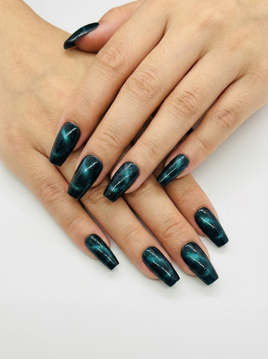 Gilded Garden Press-On Nails With Application Kit