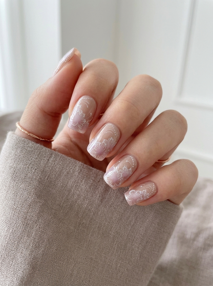 Lace Aura Press-On Nails With Application Kit