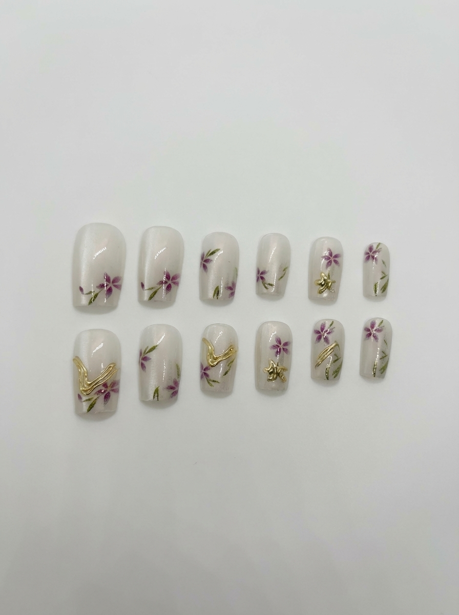 Lavender Gilded Press-On Nails With Application Kit
